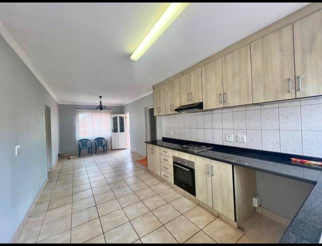 3 BEDROOM TOWNHOUSE FOR SALE IN LINCOLN MEADE